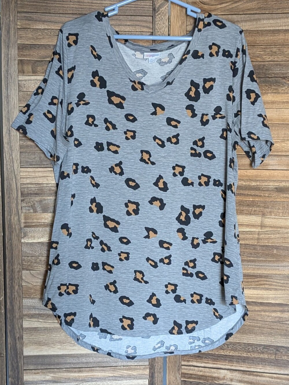 LuLaRoe Gray Leopard Print Iris V-Neck Tunic Top XL